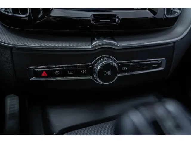 Volvo XC60 T4 Aut. R-Design 2020 Benzine 33