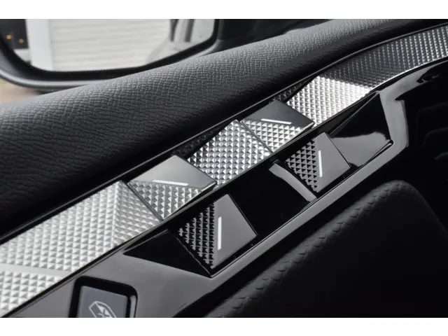 DS DS 4 PureTech 130 EAT8 Bastille 2024 Benzine 17