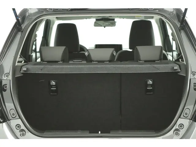 Suzuki Swift 1.2 Select Smart Hybrid 2025 Benzine 23