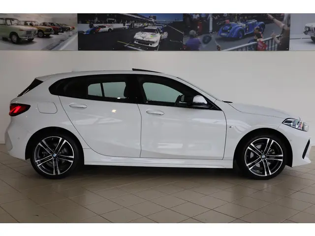 BMW 1 Serie 118i 2024 Benzine 3