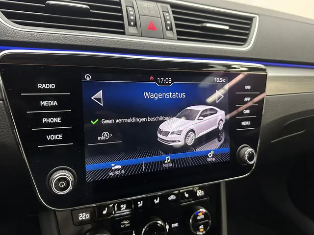 Škoda Superb 1.5 TSI Business Edition 2019 Benzine 15