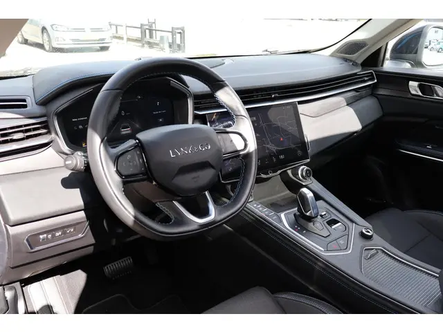 Lynk & Co 01 3