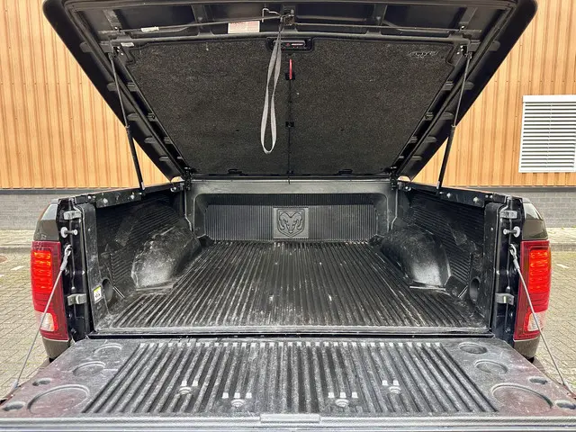 Dodge Ram 1500 5.7 V8 4x4 Quad Cab 6'4 Sport 2018 LPG/Gas 31