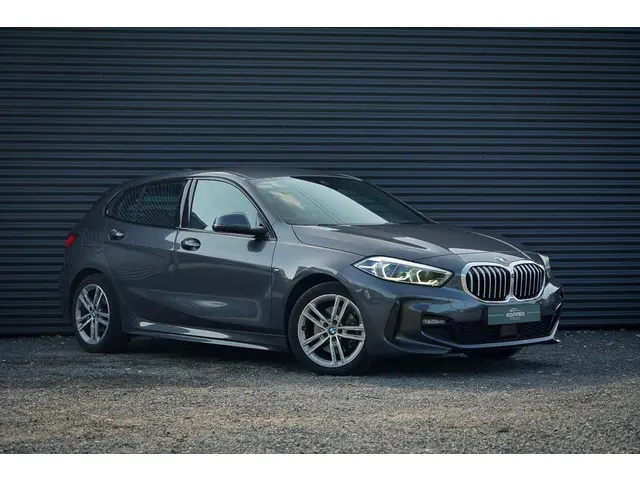 BMW 1 Serie 118i High Executive 2021 Benzine 12