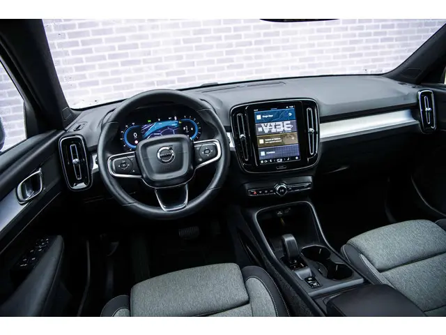 Volvo XC40 2.0 B4 Core 2024 Benzine 10