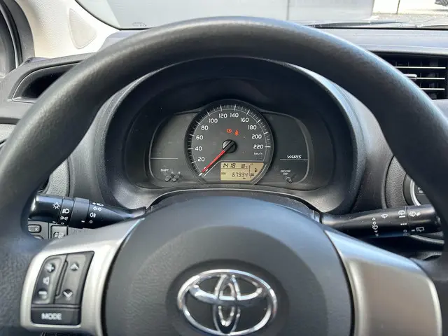 Toyota Yaris 1.0 VVT-i Now Radio | Airco 2013 Benzine 12