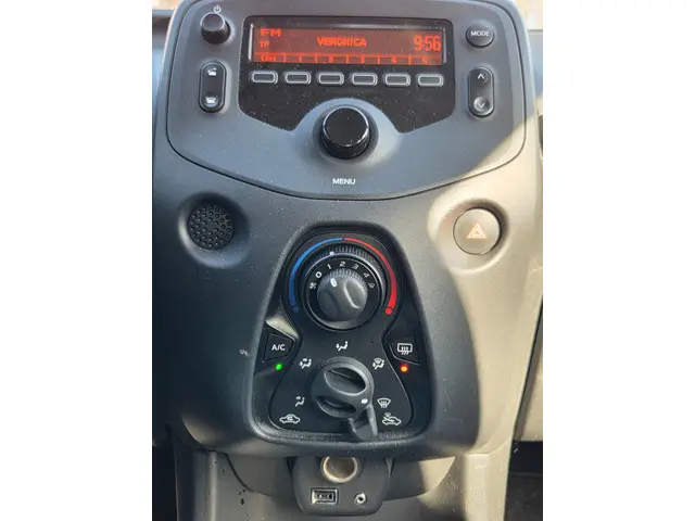 Toyota Aygo 1.0 VVT-i x-fun | 54178km | Airco 2020 Benzine 17