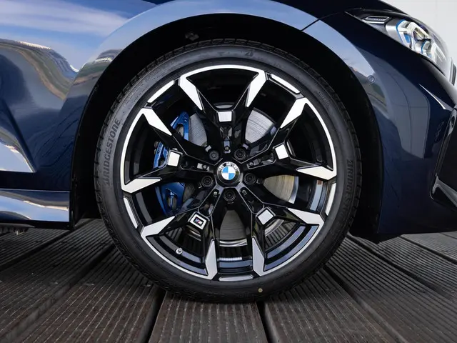 BMW 3 Serie Sedan 330i 2025 Benzine 6