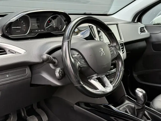 Peugeot 2008 1.2 PureTech Allure 2018 Benzine 6