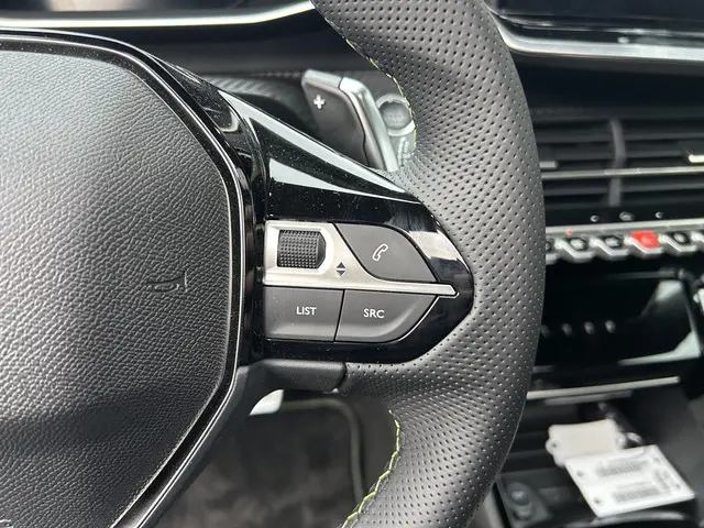 Peugeot 2008 1.2 Hybrid 145 GT 2025 Hybride Benzine 24