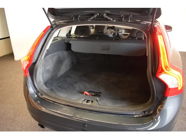 Volvo V60 T3 150pk AUT6 Momentum 2013 Benzine 18