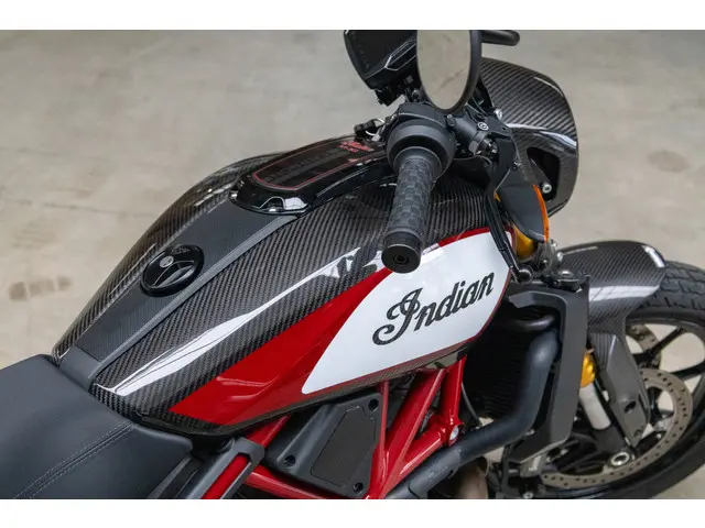 Indian FTR 1200 Carbon *Akrapovic* 2020 Benzine 4