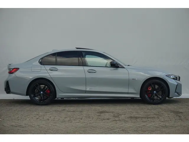 BMW 3 Serie Sedan 320e 2023 Hybride Benzine 4