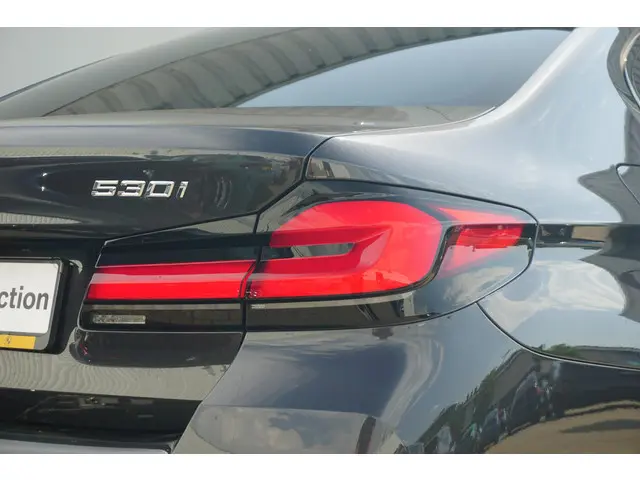 BMW 5 Serie Sedan 530i 2022 Benzine 8