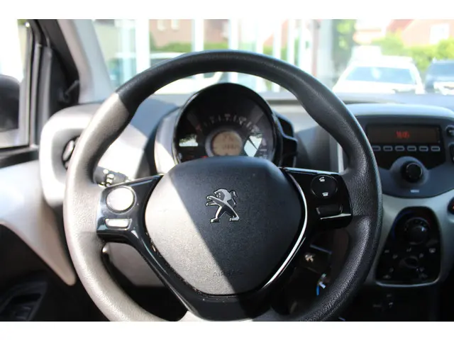 Peugeot 108 1.0 e-VTi Active PACK PREMIUM 2016 Benzine 8