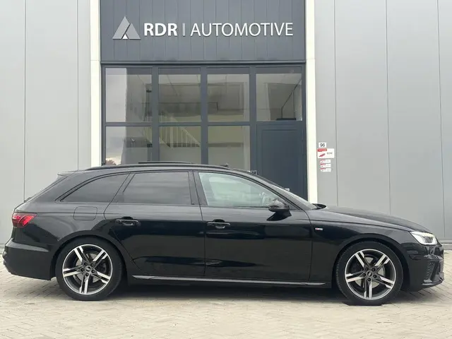 Audi A4 Avant 35 TFSI S Line / Panorama dak 2021 Benzine 8