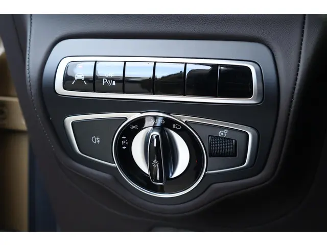 Mercedes-Benz G-Klasse 500 2023 Benzine 47