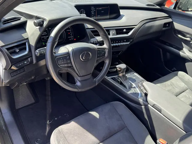 Lexus UX 250h Preference Line 2022 Hybride Benzine 12