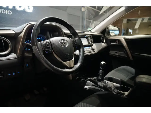Toyota RAV4 2.2D Style 4WD 2015 Diesel 4
