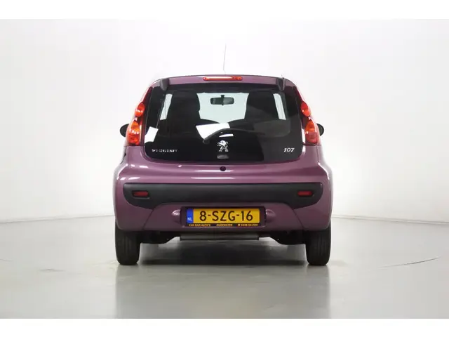Peugeot 107 1.0 Automaat Active Premium 2014 Benzine 22