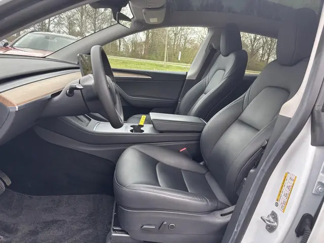 Tesla Model Y Long Range AWD 75 kWh 2022 Elektrisch 11