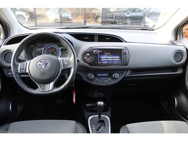 Toyota Yaris 1.5 Hybrid Aspiration 2015 Hybride Benzine 4