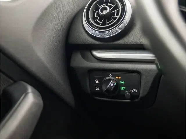 Audi A3 Limousine 35 TFSI S-Line Sport 2019 Benzine 24