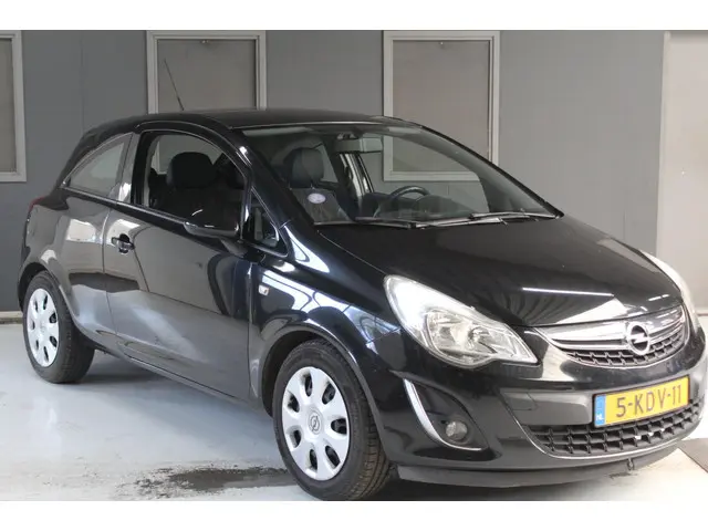 Opel Corsa 1.4-16V Anniversary Edition 2013 Benzine 3