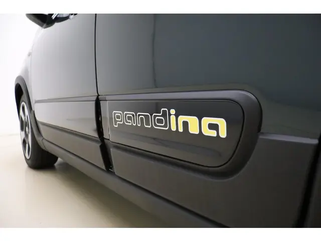 Fiat Panda 1.0 Hybrid Pandina 2025 Benzine 17