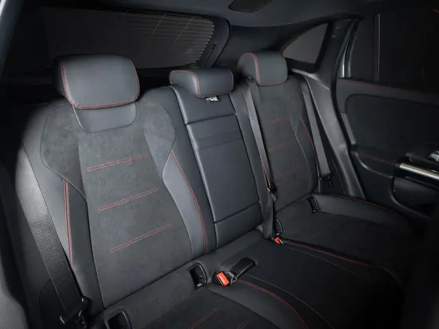 Mercedes-Benz EQA 250+ AMG Line 2024 Elektrisch 36