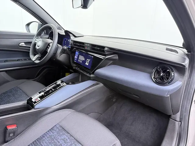 Alfa Romeo Junior Elettrica 54 kWh 2025 Elektrisch 36