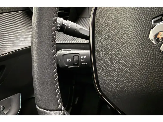 Peugeot 208 1.2 PureTech Allure Pack 2023 Benzine 32