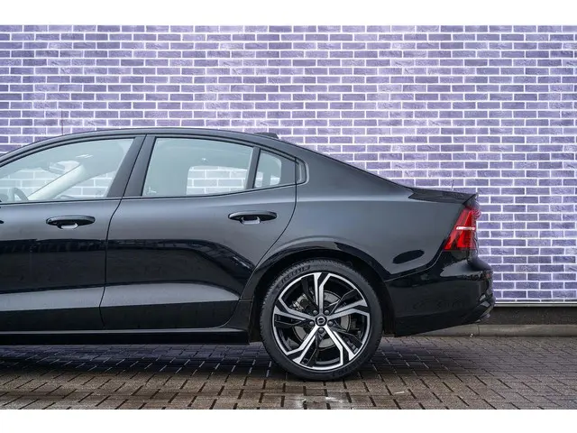 Volvo S60 B4 Ultimate Dark 2023 Benzine 16