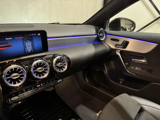Mercedes-Benz A-Klasse 250 e AMG 2020 Hybride Benzine 9