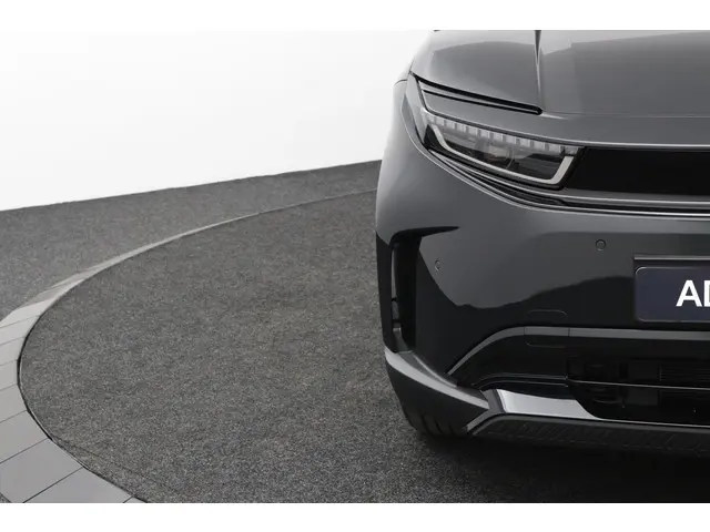 Toyota Urban Cruiser Dynamic 61 kWh 2026 Elektrisch 35