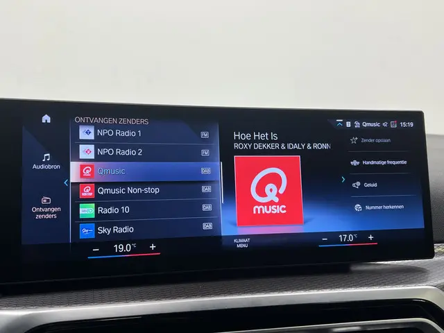 BMW 3 Serie Touring 318i 2023 Benzine 23