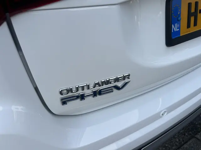 Mitsubishi Outlander 2.4 PHEV Pure + 2020 Hybride Benzine 4