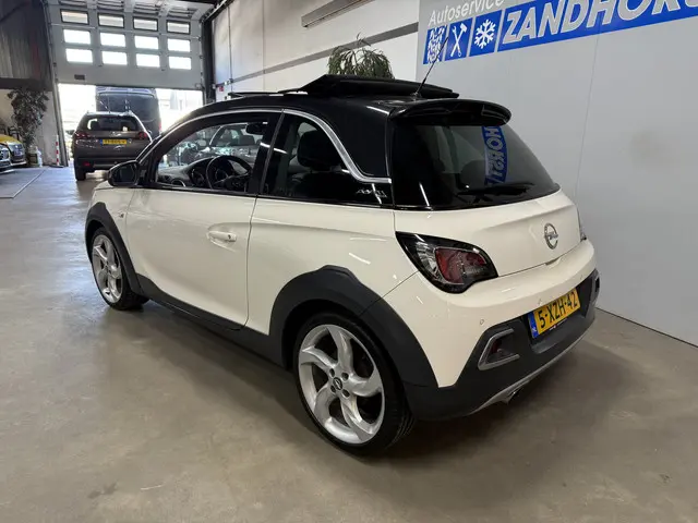 Opel ADAM 1.0 Turbo Rocks 2014 Benzine 2