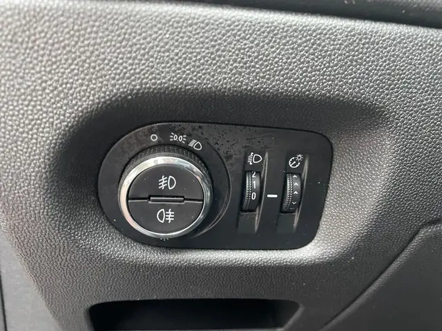 Opel Corsa 1.4-16V BlitZ 2014 Benzine 15