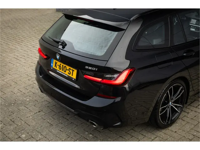 BMW 3 Serie Touring 320i M Sport High Ex 2021 Benzine 42