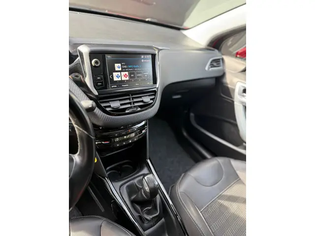 Peugeot 2008 1.2 PureTech Allure 2018 Benzine 38