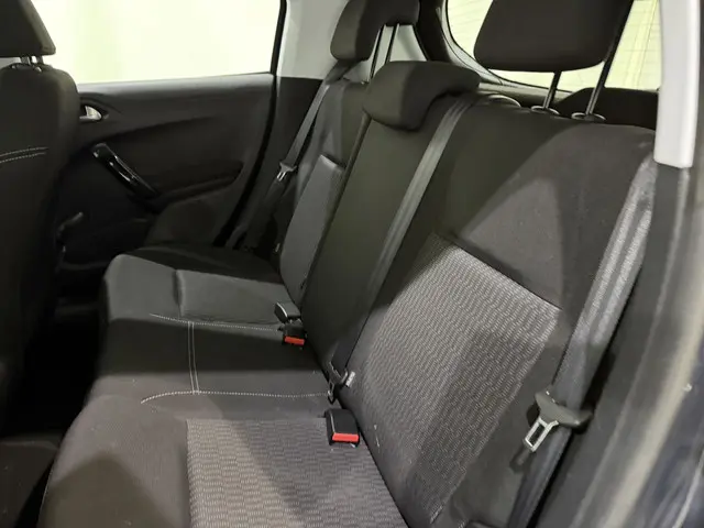 Peugeot 208 HB 1.2 PureTech Blue Lion 2017 Benzine 22