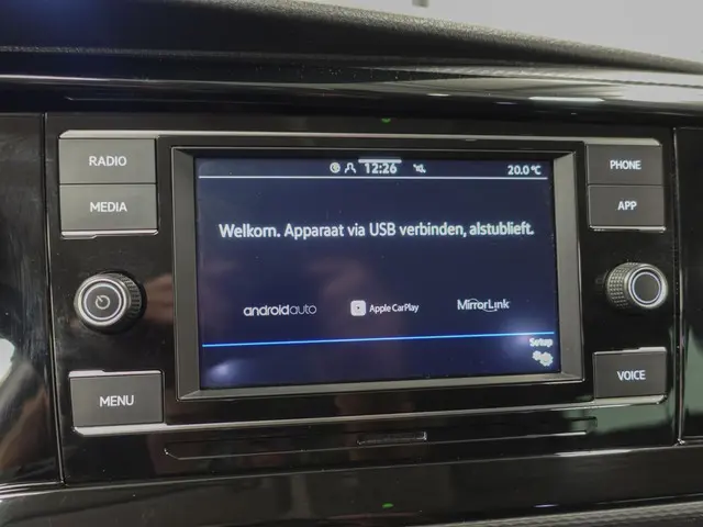 Volkswagen Transporter 2.0 TDI L2H1 2023 Diesel 13