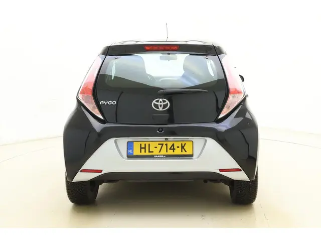 Toyota Aygo 1.0 VVT-i x-play 2015 Benzine 11