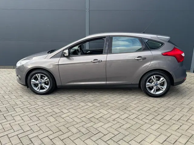 Ford Focus 1.0 EcoBoost Edition / Navi / Nap / Pdc 2014 Benzine 9
