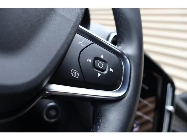 Volvo XC40 T5 Recharge R-Design 2021 Hybride Benzine 12