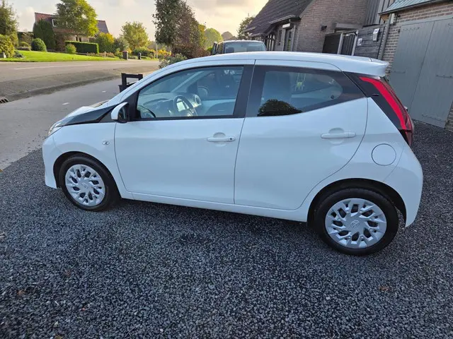 Toyota Aygo 1.0 VVT-i x-play 2020 Benzine 5