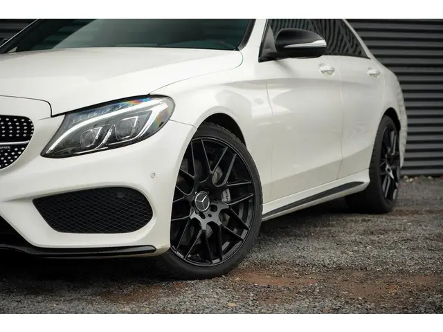 Mercedes-Benz C-Klasse AMG 43 4MATIC 2016 Benzine 24