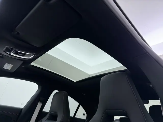 Mercedes-Benz CLA 250 e AMG line 2025 Hybride Benzine 15