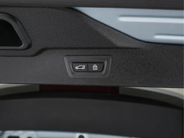 BMW X5 M High Executive M-Sportpack 2016 Benzine 32